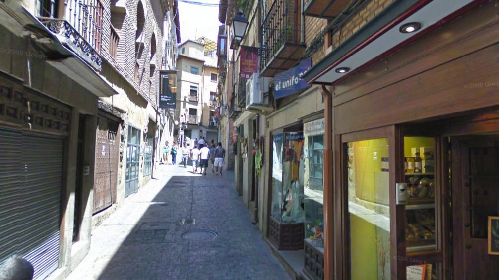 Cortada al tráfico la calle Tornerías por obras de canalización de los servicios de abastecimiento y sustitución del pavimento