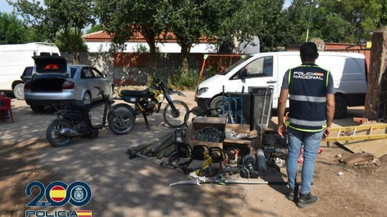 La Policía Nacional detiene a cinco integrantes de un clan familiar que habían perpetrado seis robos de cableado de cobre de la línea férrea
