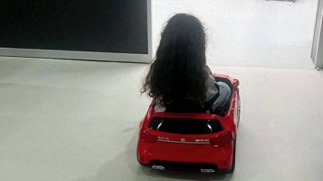 El Hospital de Toledo incorpora cuatro coches y dos motos eléctricas para trasladar a pacientes pediátricos al quirófano