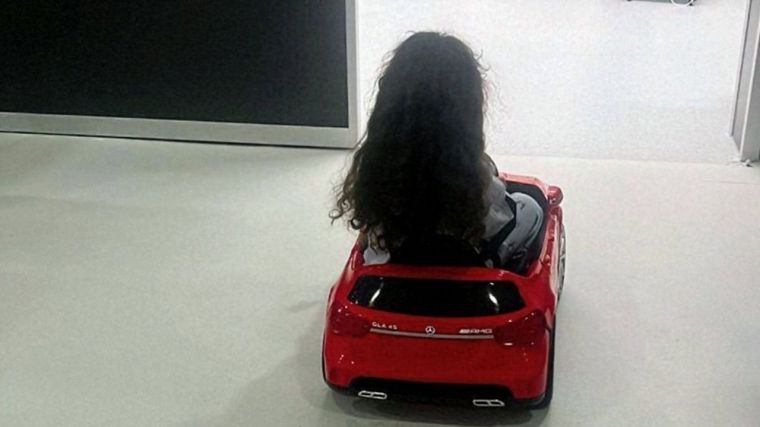 El Hospital de Toledo incorpora cuatro coches y dos motos eléctricas para trasladar a pacientes pediátricos al quirófano