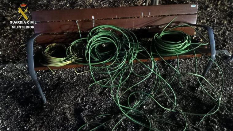 Dos detenidos en Alovera tras ser sorprendidos sustrayendo cable del alumbrado público