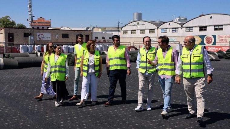 La Diputación de Toledo financia la renovación integral del césped artificial del campo de fútbol de Torrijos