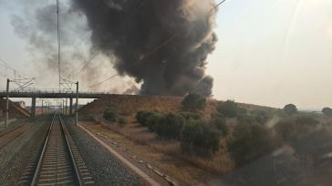 Suspendida durante tres horas la circulación de trenes entre Madrid y Andalucía por el incendio de una planta de reciclaje en Toledo
