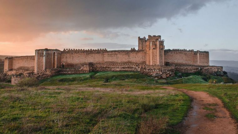 El castillo de San Martín de Montalbán y Santa María de Melque protagonizan la octava experiencia del proyecto “12 meses, 12 castillos, 12 experiencias”