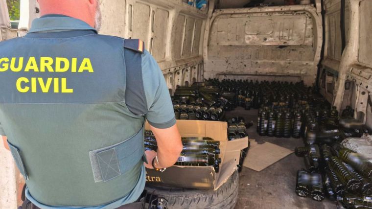 Dos detenidos por robar 511 botellas de aceite de oliva de un camión aparcado en un área de servicio de la A-2