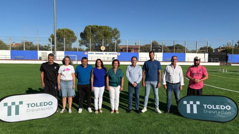 Carranque estrena césped del campo de fútbol gracias a la ayuda de la Diputación