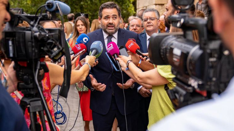 Núñez denuncia en el inicio del curso escolar que hay colegios en CLM 'apuntalados' y 'sin las condiciones adecuadas'