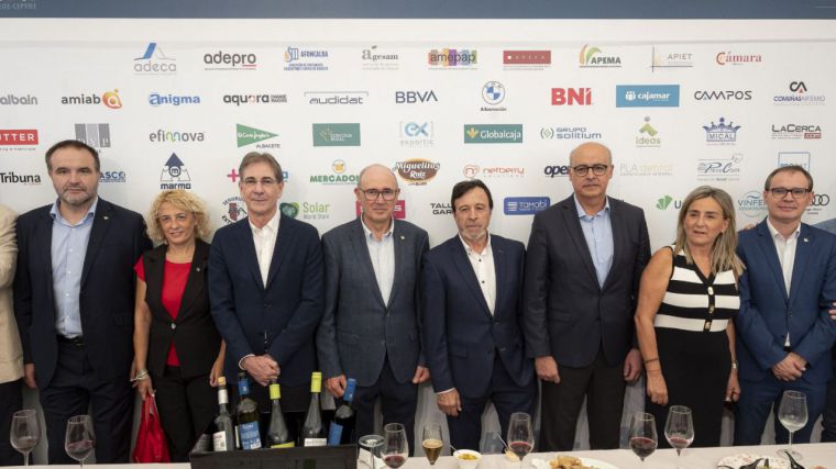 Globalcaja acompaña a FEDA en su brindis de Feria y reafirma su apoyo al tejido empresarial