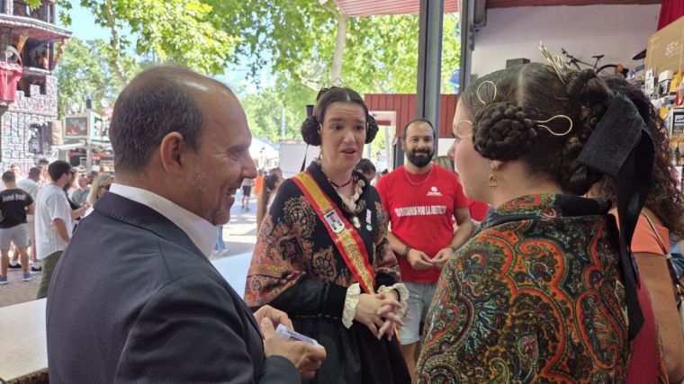 Bellido elogia “los esfuerzos de solidaridad” de las entidades sociales con las personas migrantes, frente a quienes “generan odio y enfrentamiento”