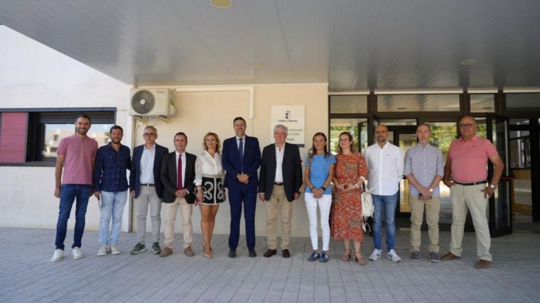 La Junta pide al Gobierno central que la bajada de horas lectivas tenga financiación y dice que en la región ya está 'comprometida'