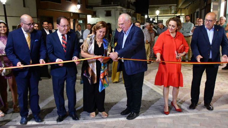 La presidenta Cedillo inaugura la remodelación de la Plaza de España de Mocejón