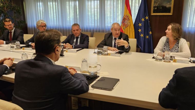 El ministro de Industria se reúne con Mahle para evaluar la situación de sus plantas de Cuenca y Valencia