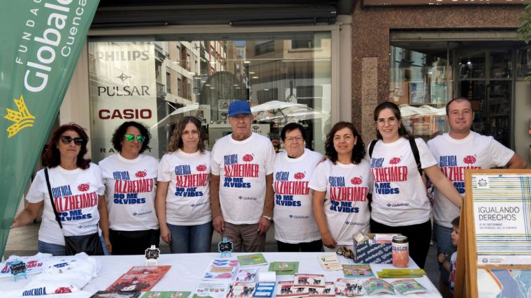 La Fundación Globalcaja respalda a la Asociación de Familiares y Enfermos de Alzheimer de Cuenca en su labor de concienciación sobre esta enfermedad