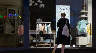 El comercio minorista modera el avance de sus ventas al 3% en agosto y encadena 14 meses de alzas