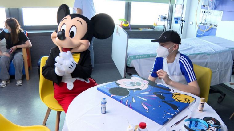 La magia de Disney inunda la planta de Pediatría del Hospital de Albacete