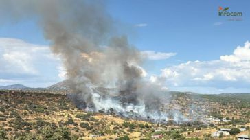 Cuatro helicópteros y nueve dotaciones terrestres de Madrid apoyan la extinción de un incendio de nivel 1 en Almorox