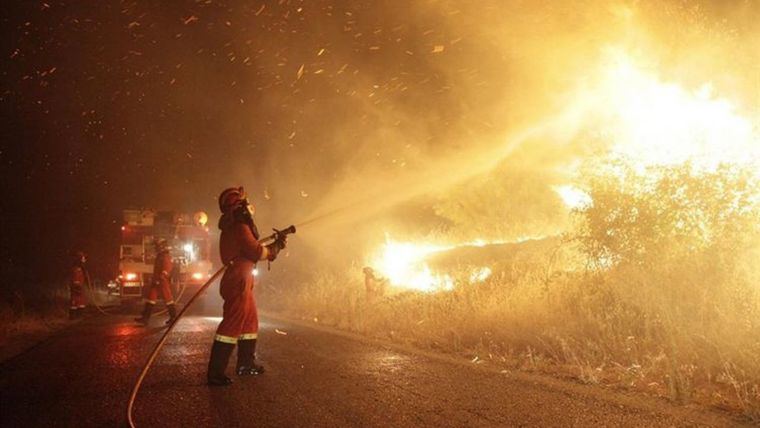 El incendio forestal de Almorox se reactiva durante la noche y vuelve a Nivel 1