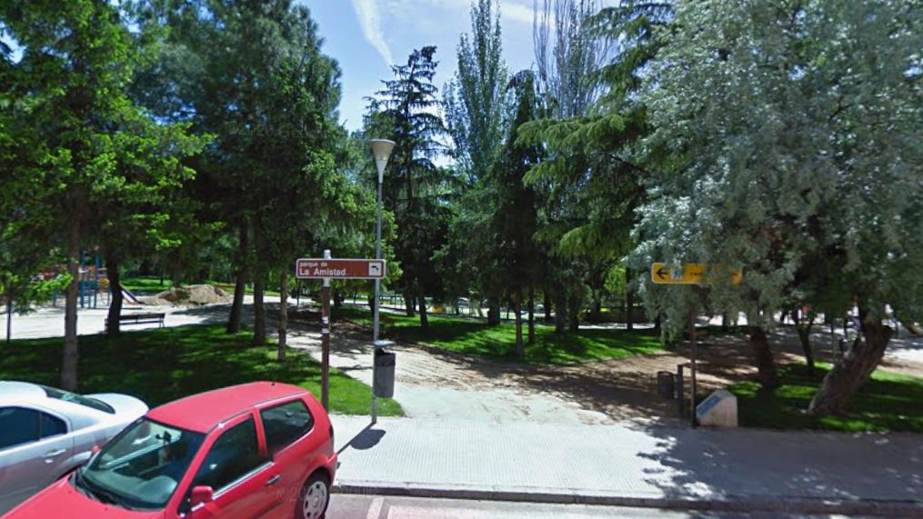 Un joven de 18 años herido por arma blanca en una pelea nocturna en el parque de la Amistad de Guadalajara