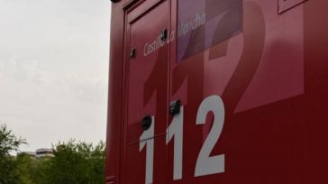 Susto en Caudete: El fuego en un taller se propaga a vehículos y a un remolque con 200 neumáticos