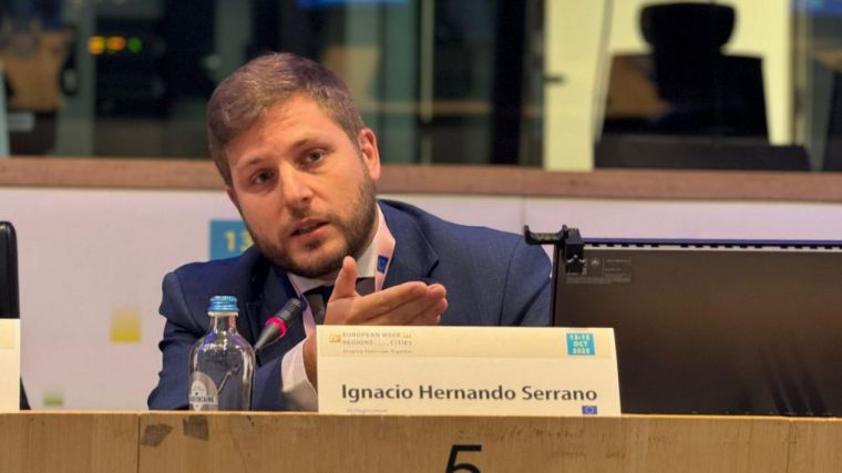 Hernando expone en Bruselas las políticas de vivienda y transporte en el medio rural de CLM como casos de éxito