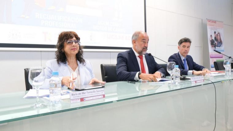 Más de 350 docentes de la región podrán beneficiarse gratuitamente de las siete microcredenciales impulsadas por el Gobierno regional y la UCLM