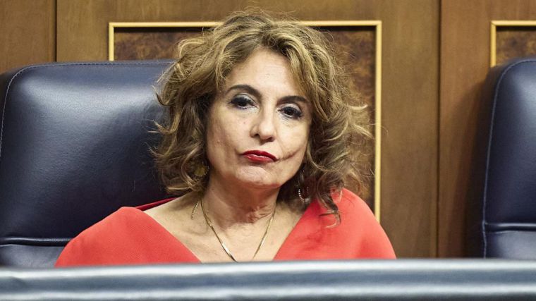 El PP censura que Hacienda se está 'comiendo' los salarios y Montero ensalza la situación económica de España