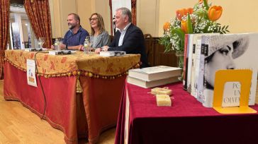 María Dueñas llena de lectores el Antiguo Casino de Ciudad Real