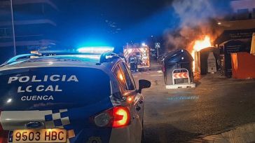 Bomberos y Policía local de Cuenca sofocan un incendio en un contenedor de la calle Princesa Zaida
