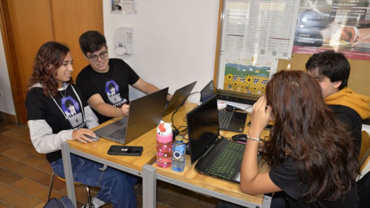 La Escuela Superior de Informática de Ciudad Real celebra la festividad de Santa Tecla cargada de actividades y una alta participación