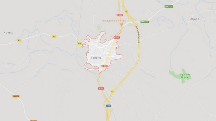 Una mujer y 3 menores heridos tras el vuelco de un coche en la CM-313 en Tobarra