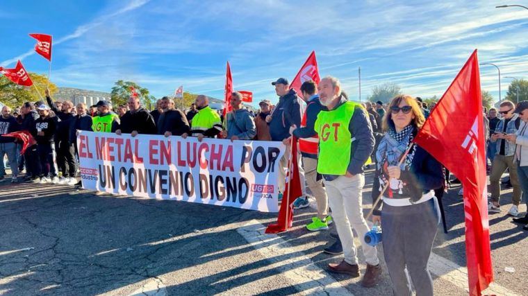 La huelga del metal mantiene la paralización industrial en Ciudad Real y deja disturbios en Puertollano