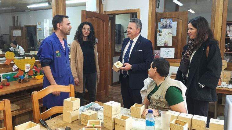 La Fundación Globalcaja colabora con AFRAMAS para mejorar el acceso a su centro residencial de las personas en silla de ruedas