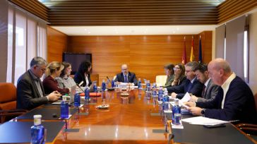 Las Cortes regionales debaten y votan este jueves en Pleno las dos enmiendas a la totalidad de PP y Vox a los Presupuestos de la Junta para 2026