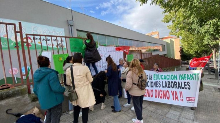 La trabajadoras de las Escuelas Infantiles públicas de Toledo irán a la huelga si la empresa concesionaria no paga el salario que les adeudan