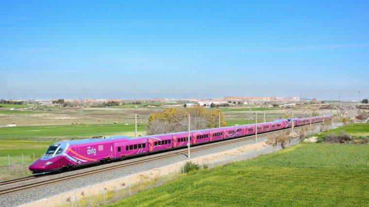 Renfe pone a la venta este viernes billetes Avlo a un precio de 7 euros para viajar entre Madrid, Sevilla y Málaga