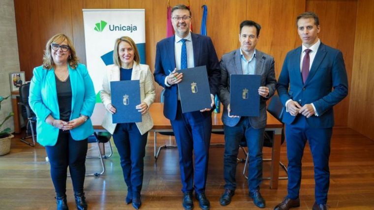 La Junta y Unicaja suscriben un convenio para impulsar 'Somos Deporte' en las categorías de cadete e infantil en la región
