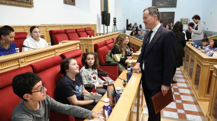 El alcalde de Toledo reafirma el compromiso municipal con la infancia y anuncia iniciativas pioneras sobre el buen uso de las tecnologías