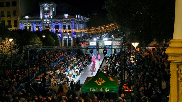 Globalcaja apoya al comercio local en el desfile ‘Zona de Moda’ y premia al público con tarjetas regalo