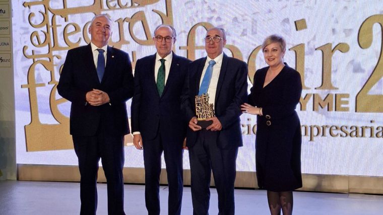 Globalcaja reconoce la trayectoria empresarial de los Hermanos Chacón en los Premios al Mérito de FECIR