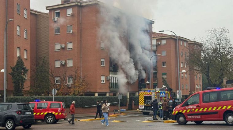Extinguido el incendio en un bloque de viviendas de Toledo que ha dejado al menos 8 personas hospitalizadas