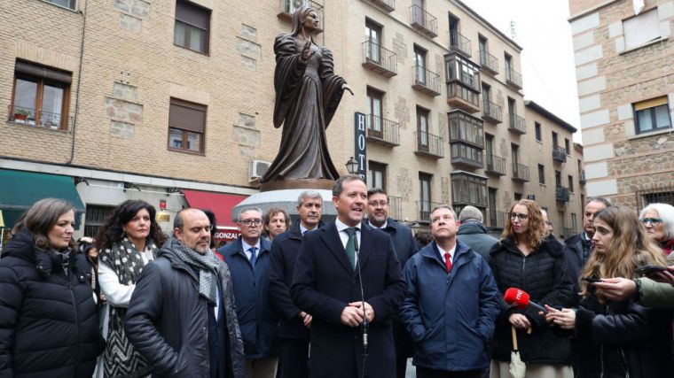 La ciudad de Toledo salda la deuda de gratitud con María Pacheco con la inauguración de una escultura frente al Alcázar