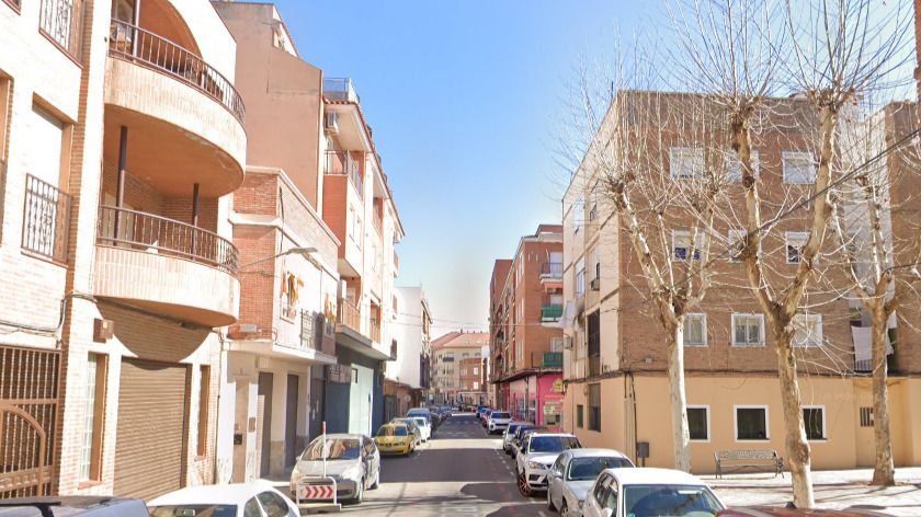 Dos personas hospitalizadas por inhalación de humo tras un incendio en una vivienda en Talavera