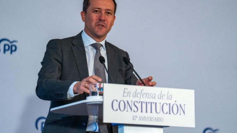 Velázquez reivindica a Toledo como símbolo “de que se puede convivir siendo distintos” y apuesta por derribar “los muros que algunos intentan levantar”