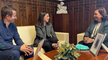 Cedillo recibe a la árbitra internacional Noelia Gutiérrez y destaca el talento deportivo de la provincia