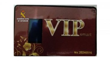 La Guardia Civil pilla a un aspirante al carnet de conducir usando un 'kit espía' en su examen en Puertollano