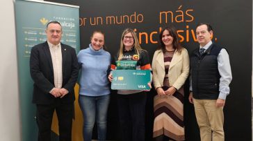 La Fundación Globalcaja entrega el cheque solidario de la Ruta de Belenes al Club Deportivo Inclusivo amiab Cuenca