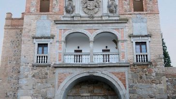 Las fuertes rachas de viento registradasen Toledo dejan varias árboles caídos y contenderos desplazados