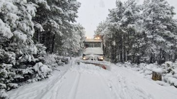 Casi una veintena de medios de la Diputación actúan en las carreteras de la provincia de Cuenca