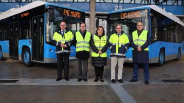 Cedillo recepciona dos autobuses de la EMT de Madrid para reforzar su compromiso con el turismo y la lucha contra la despoblación
