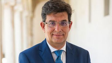 Carmelo García, nuevo rector de la UAH, asume el cargo "muy agradecido" y con "mucha responsabilidad"